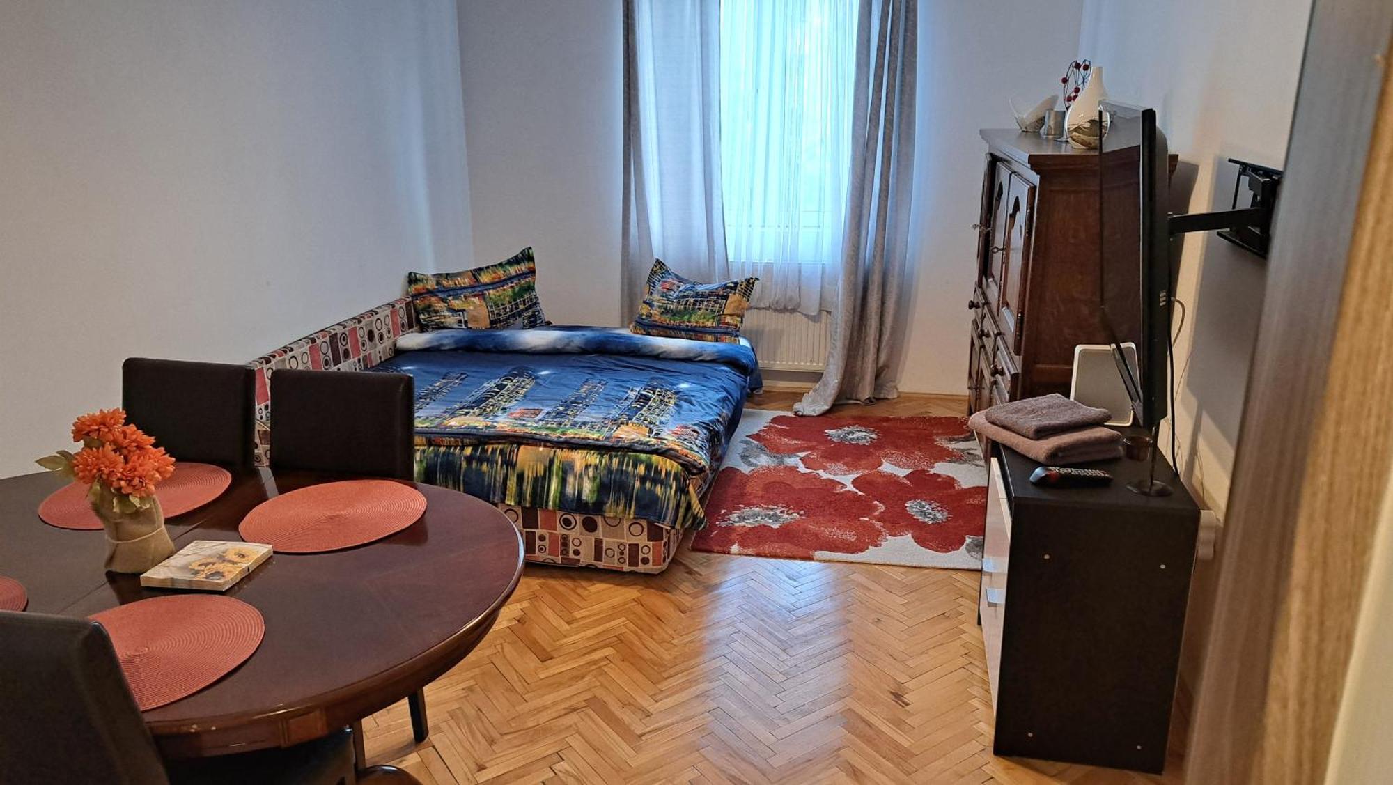 Lovely 1 Bedroom Apartment In City Centre, Sleeps 4 ! Turda Exterior foto
